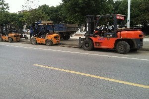 蘇州鵬飛吊裝搬運——吳中區(qū)專業(yè)叉車出租服務